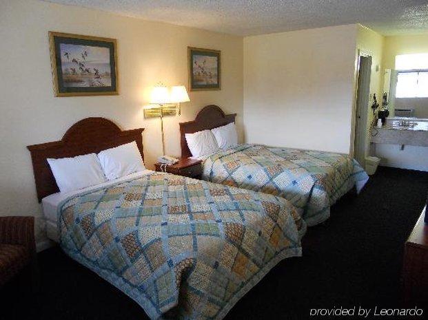 Super 8 By Wyndham Portsmouth - Norfolk Motel Room photo